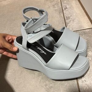 Blue Platform Sandals
Size 6.5
Only wore a couple times